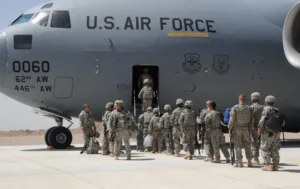 米軍、全米で数万人の反逆者を逮捕